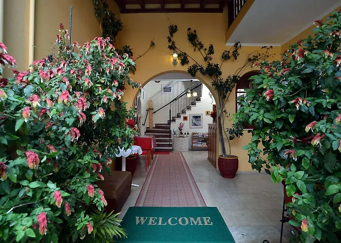 Ξενοδοχείο με διαμερίσματα ελένη 3*