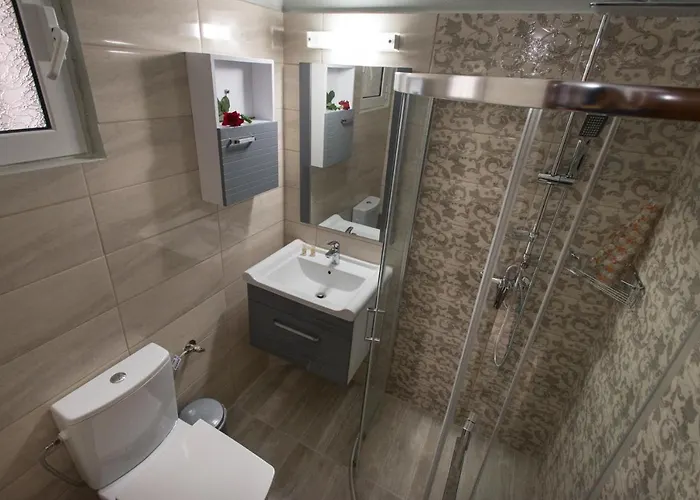 Ξενοδοχείο με διαμερίσματα ελένη 3*