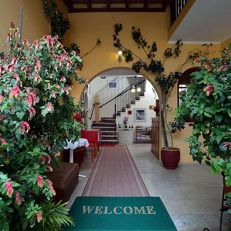 Apartahotel Eleni 3*